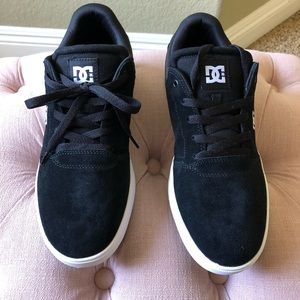 DC tennis shoes